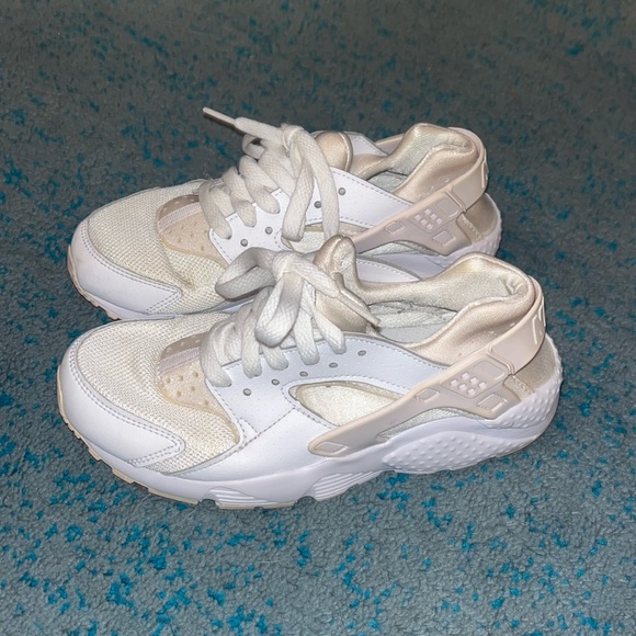 Nike Other - Nike Hurarche - 4Y